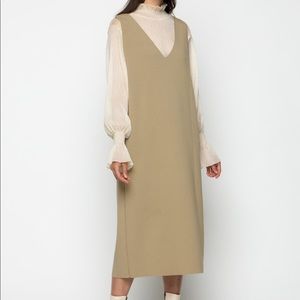 Oak Fort Sleeveless MIDI Lay Over Camel Dress